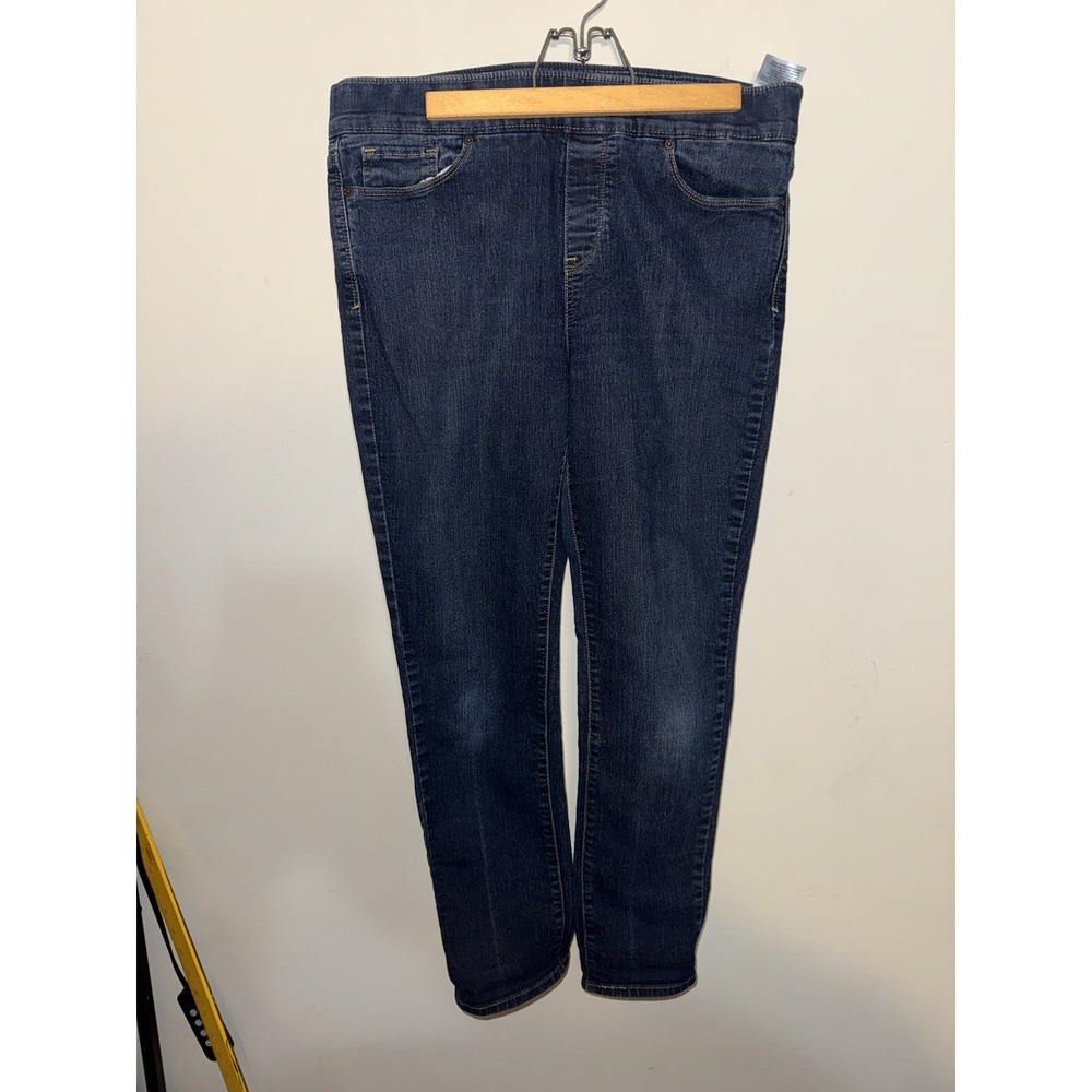 Levi Strauss Signature Gold Women's Mid-Rise Straight Jeans Size 12S W31 X L30